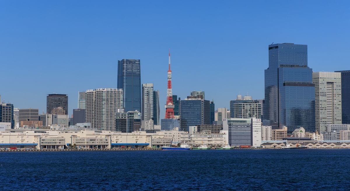 Tokyo şehir manzarası ve Tokyo Kulesi